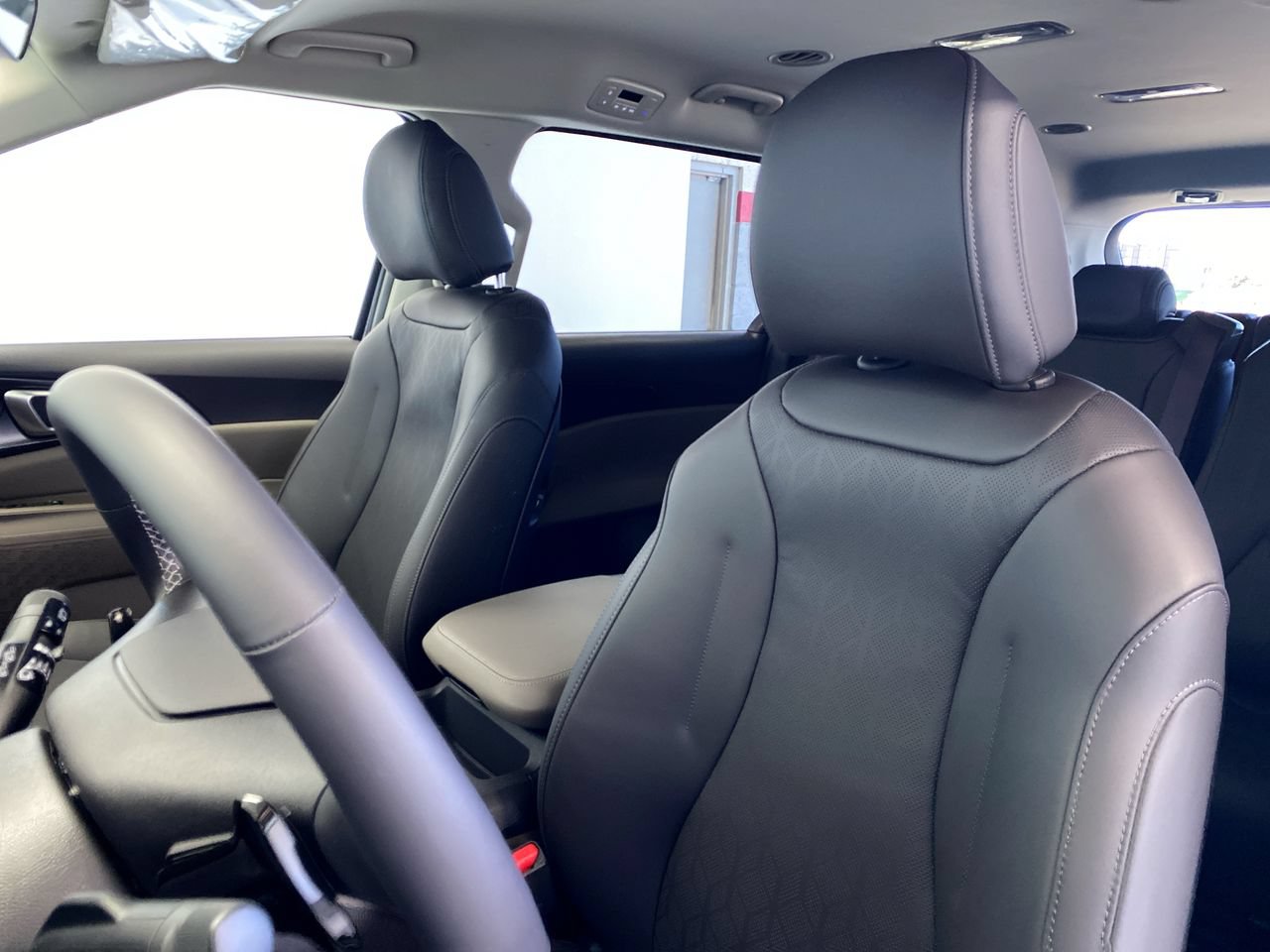 New 2027 Kia Carnival LXS FWD image 19