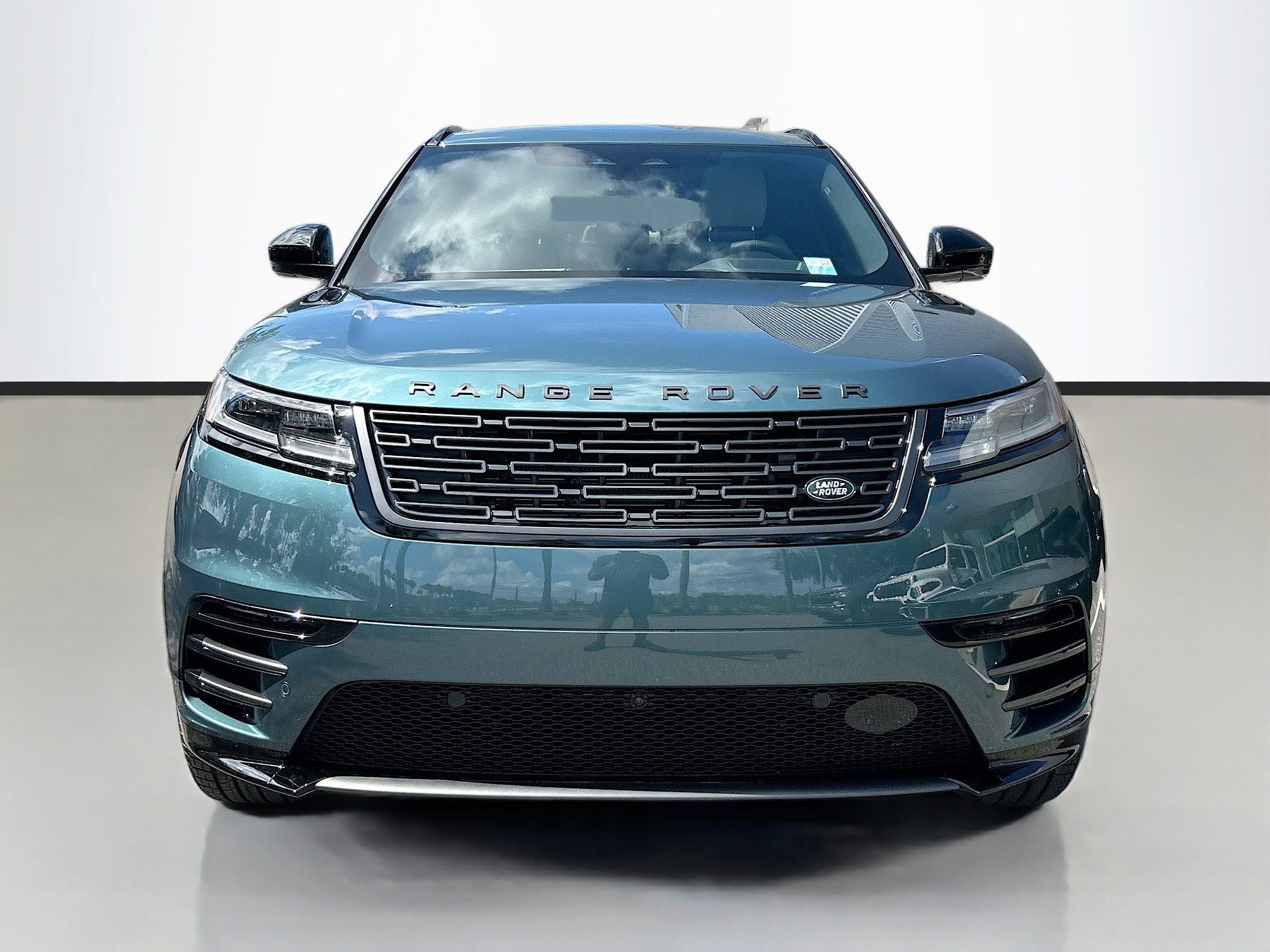 New 2026 Land Rover Range Rover Velar Dynamic SE image 2