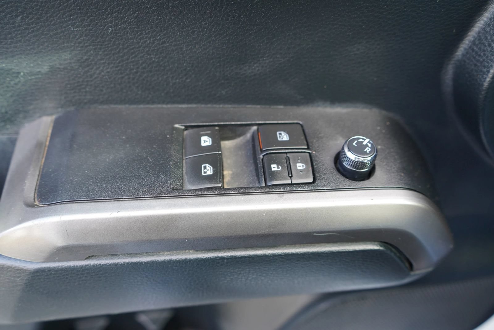 Used 2016 Toyota Tacoma SR5 RWD image 13