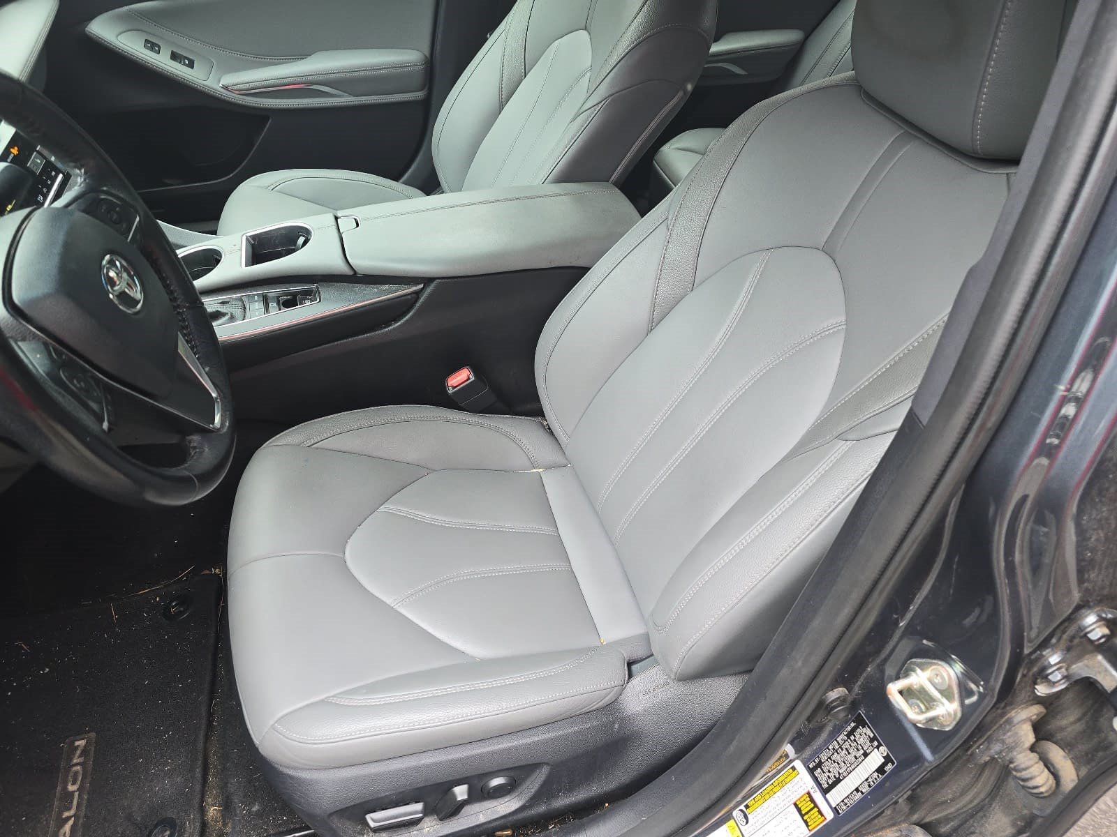 Used 2019 Toyota Avalon XLE w/ Moonroof Package FWD image 11