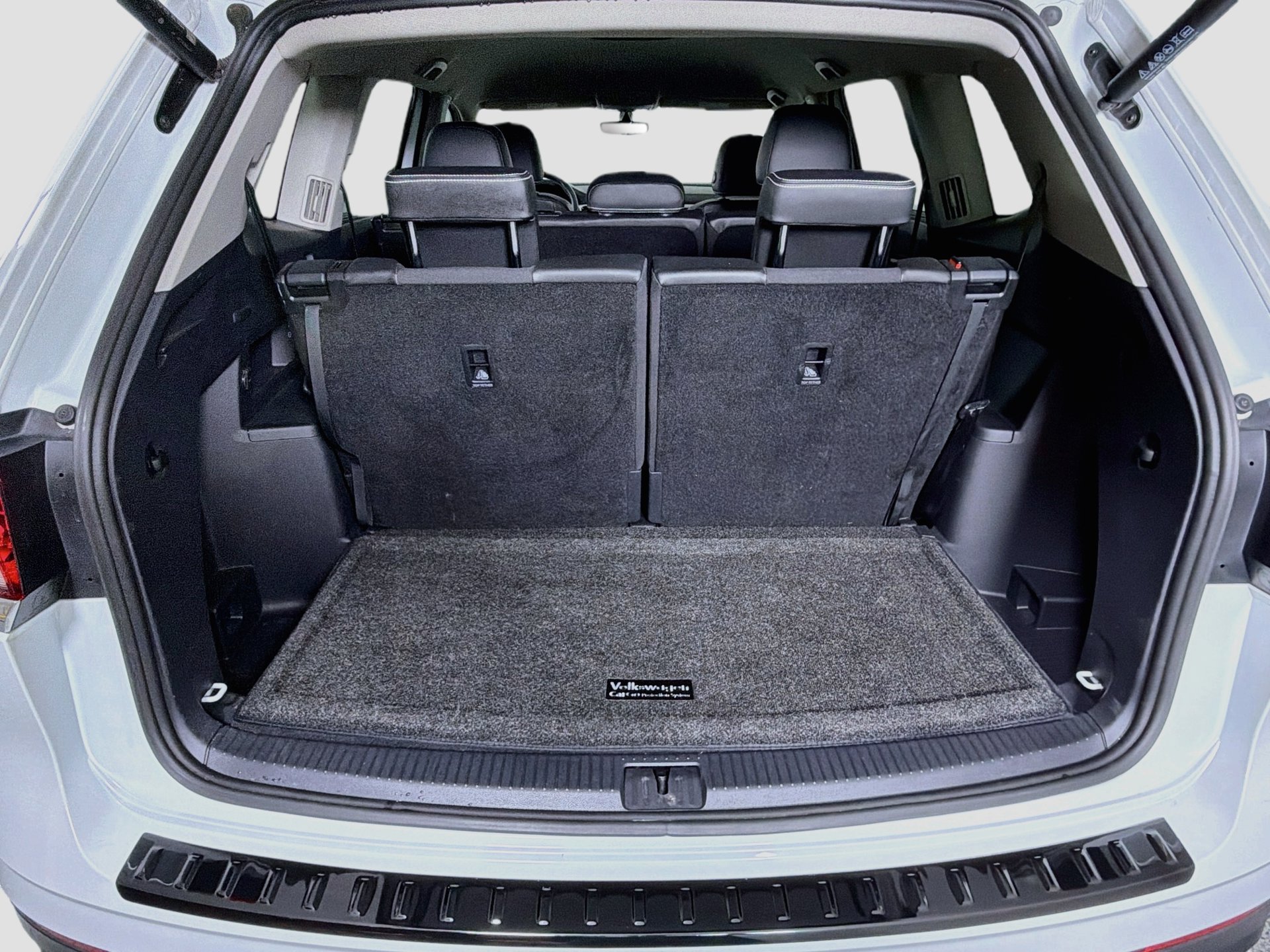 Certified 2023 Volkswagen Atlas SE w/ Black Wheel Package FWD image 25
