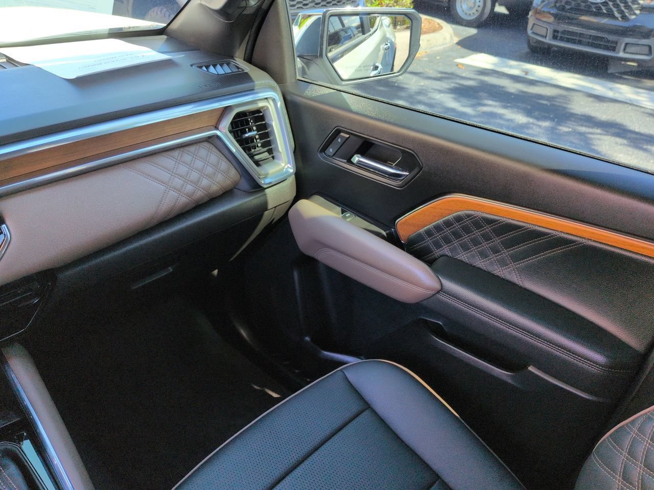 Used 2023 GMC Canyon Denali AWD/4WD image 17