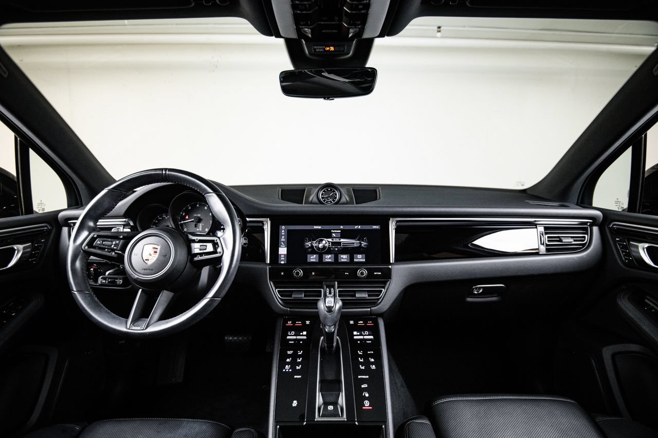 Certified 2024 Porsche Macan AWD/4WD image 25