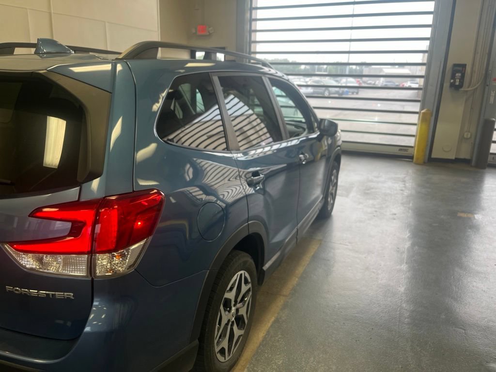 Used 2019 Subaru Forester Premium AWD/4WD image 9