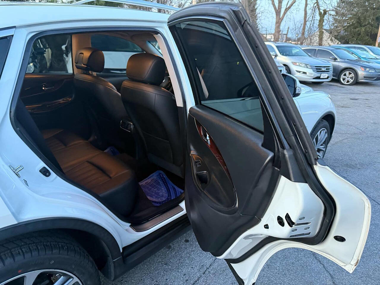 Used 2017 INFINITI QX50 2WD w/ Technology Package image 8