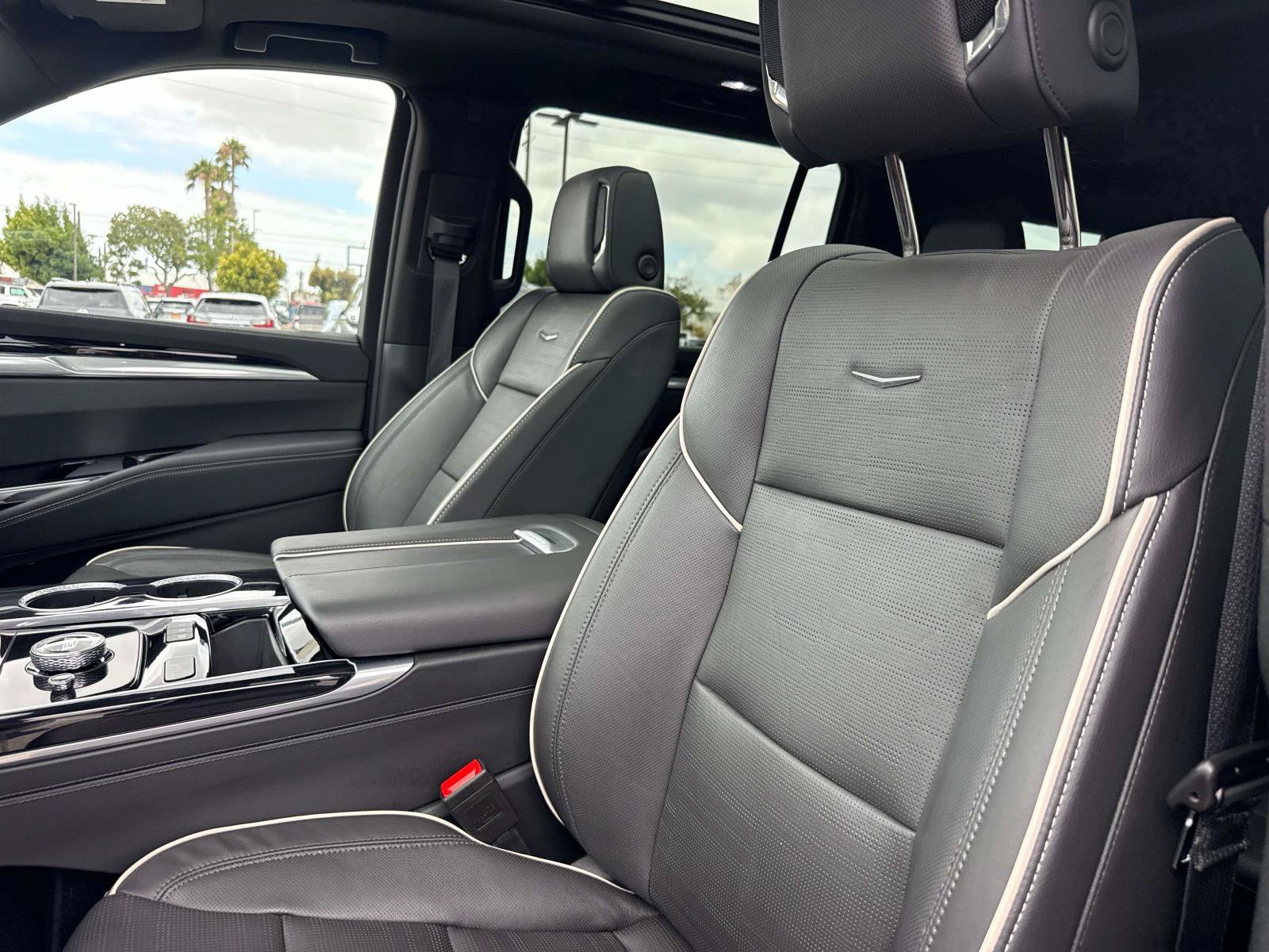Used 2025 Cadillac Escalade ESV Sport AWD/4WD image 28
