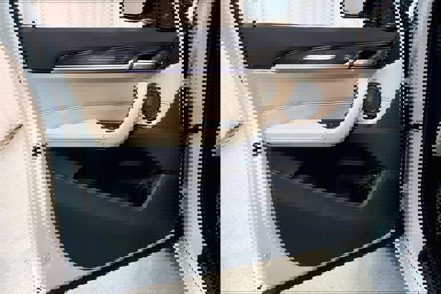 Used 2020 BMW X1 xDrive28i w/ Premium Package image 22