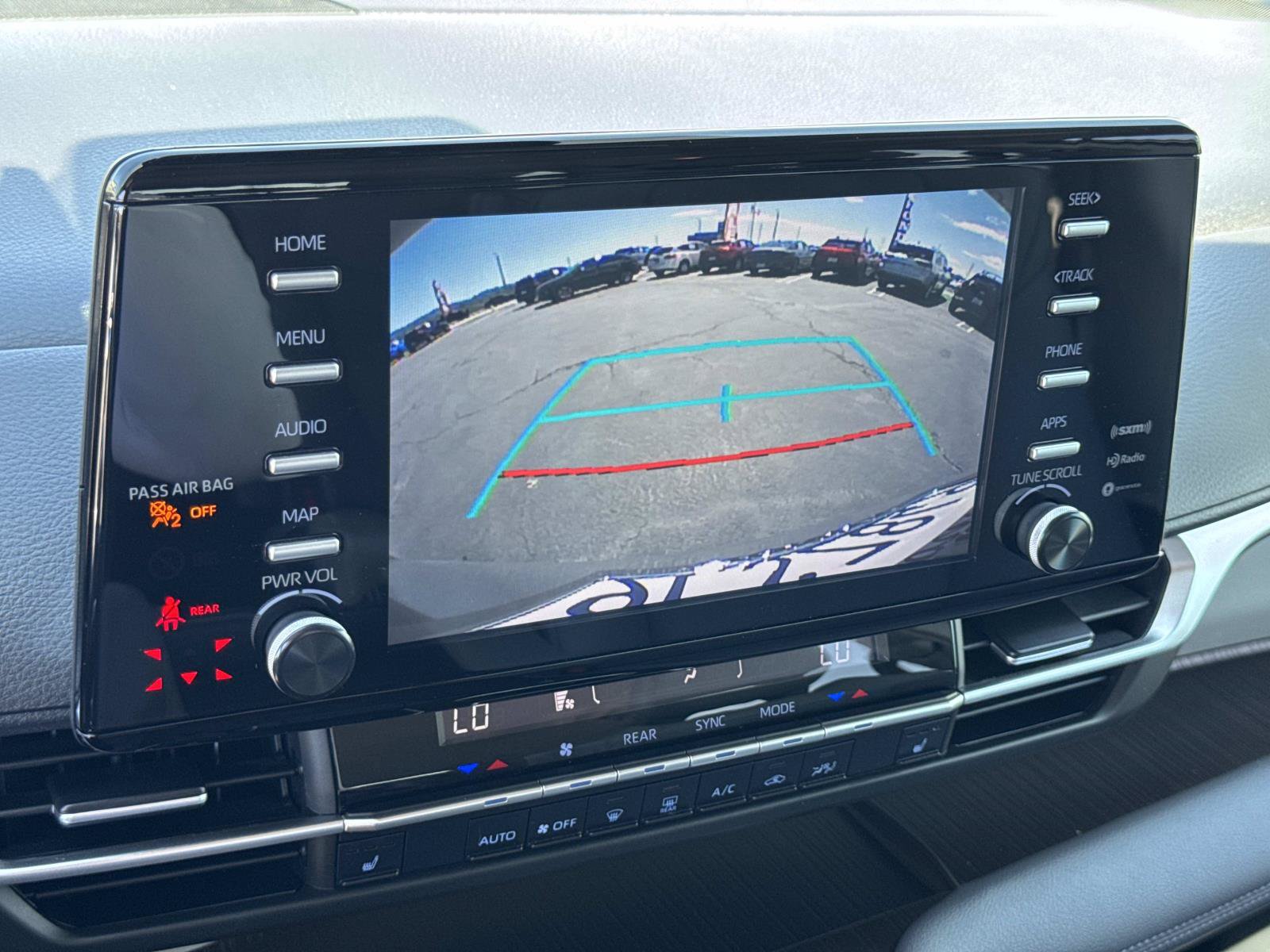 Used 2022 Toyota Sienna XLE FWD image 19