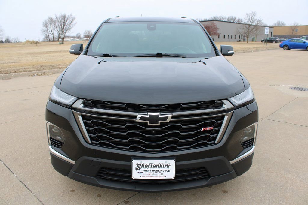 Used 2023 Chevrolet Traverse RS image 2