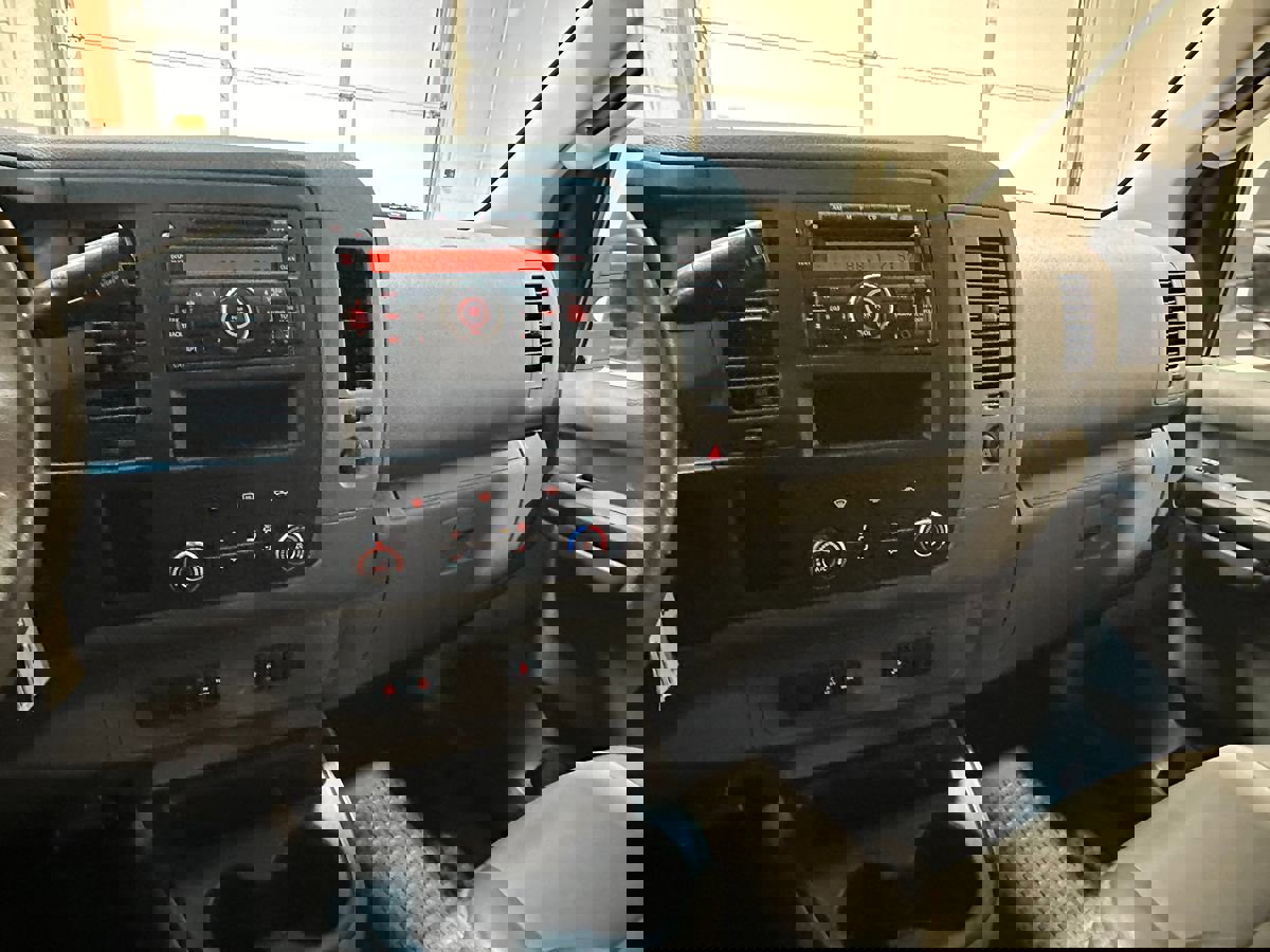 Used 2014 Nissan NV 2500 SV image 29