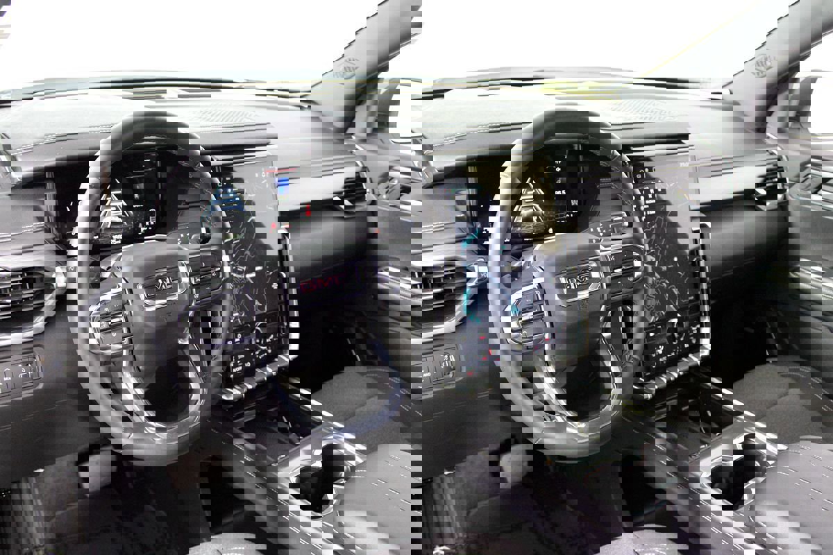 Used 2025 GMC Acadia Elevation image 7