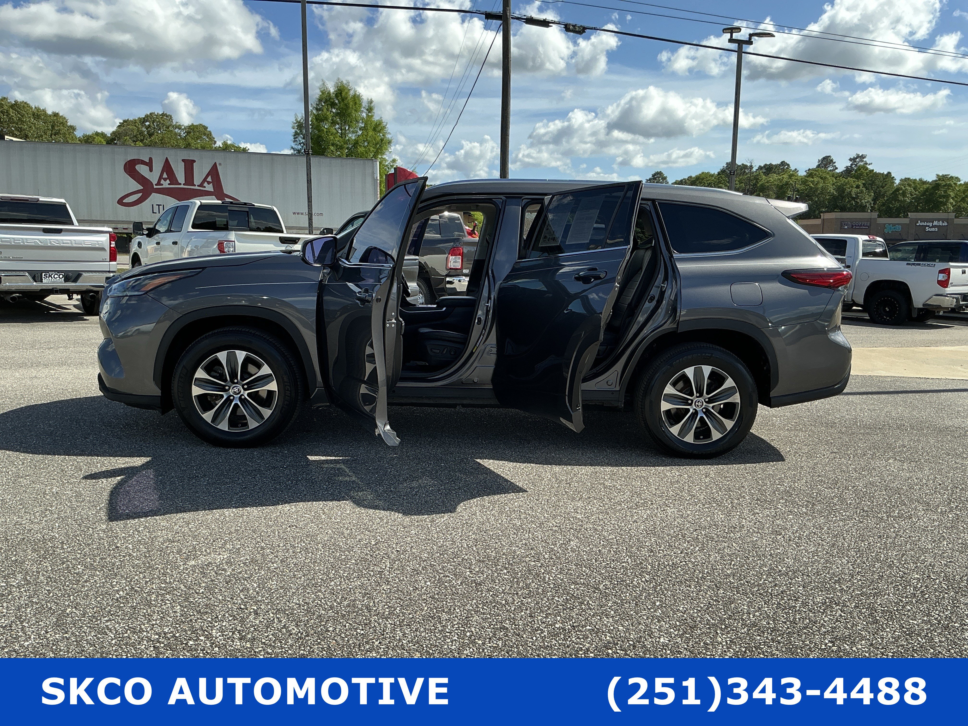 Used 2021 Toyota Highlander XLE FWD image 31