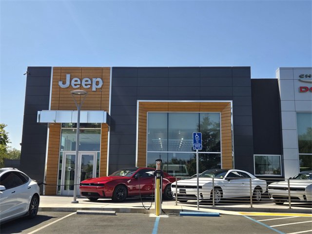 Used 2024 Jeep Wrangler Sahara image 30