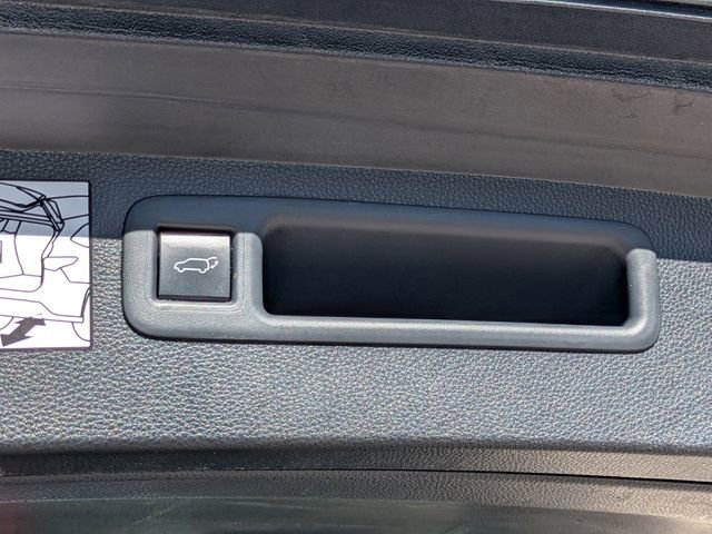 Used 2023 Toyota Highlander Limited FWD image 13