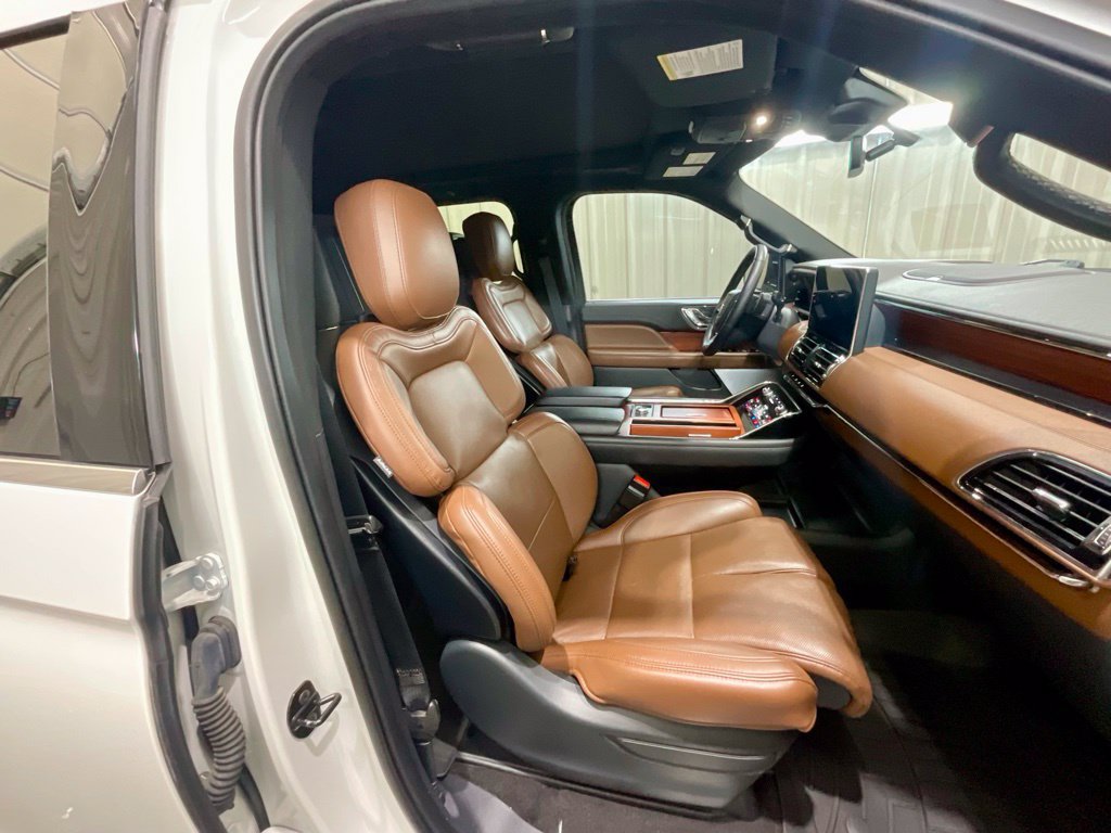 Used 2024 Lincoln Navigator Reserve AWD/4WD image 15
