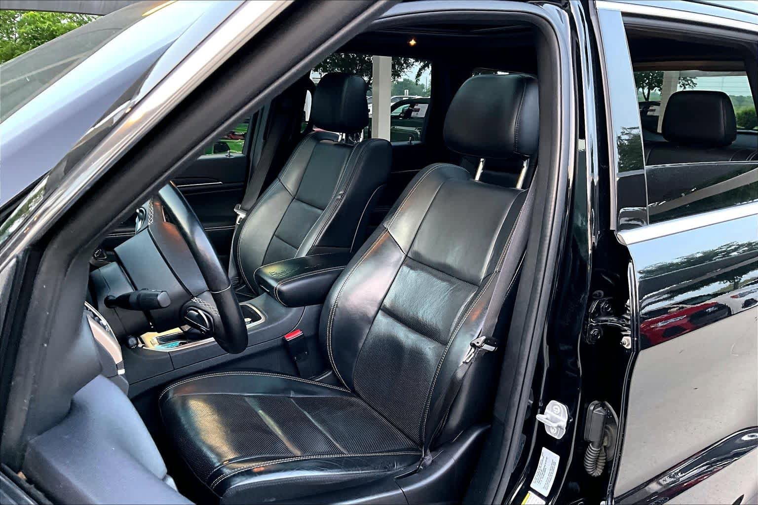 Used 2017 Jeep Grand Cherokee Limited w/ Luxury Group II RWD image 8