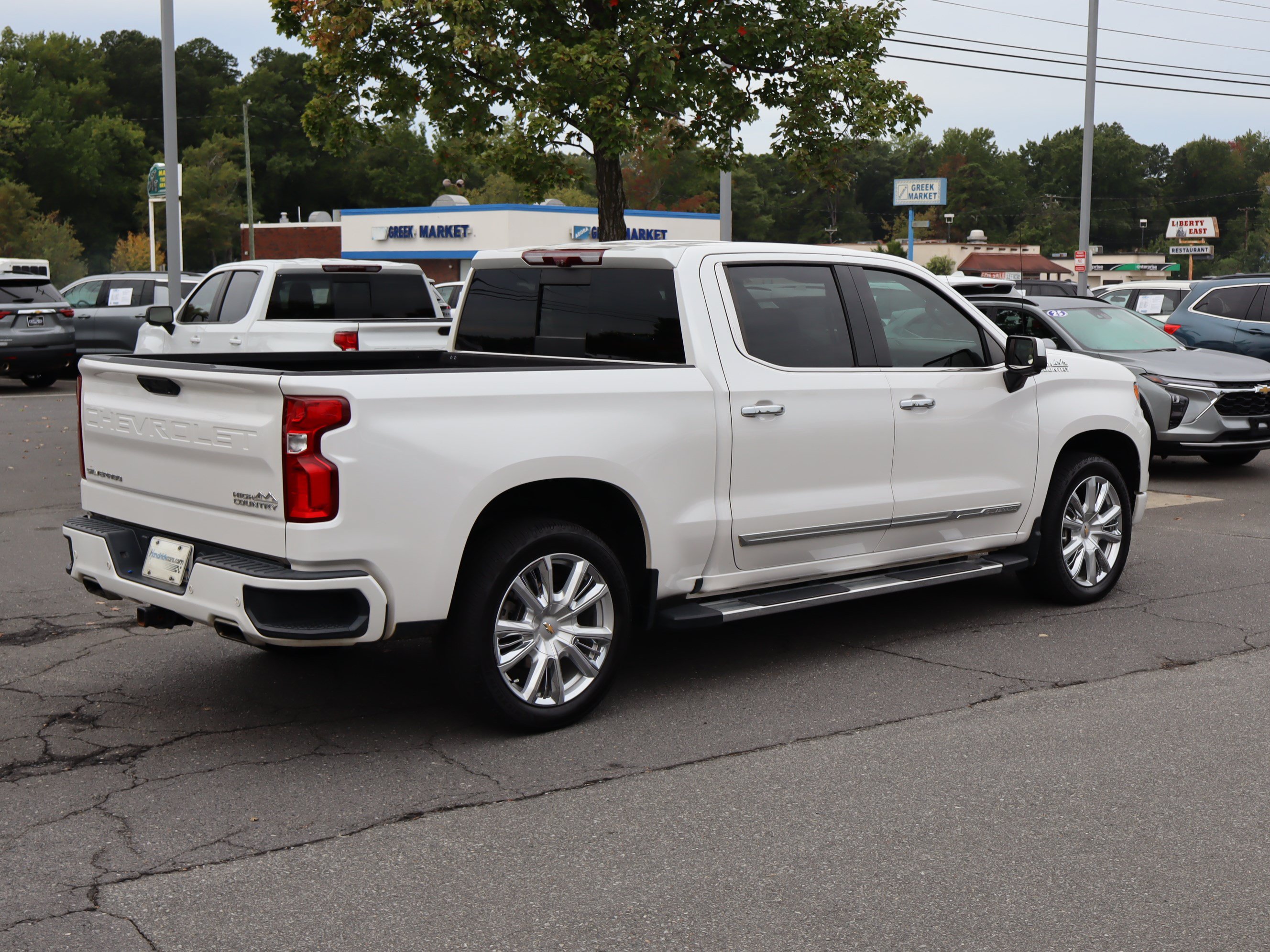 Used 2023 Chevrolet Silverado 1500 High Country w/ High Country Premium Package AWD/4WD image 10