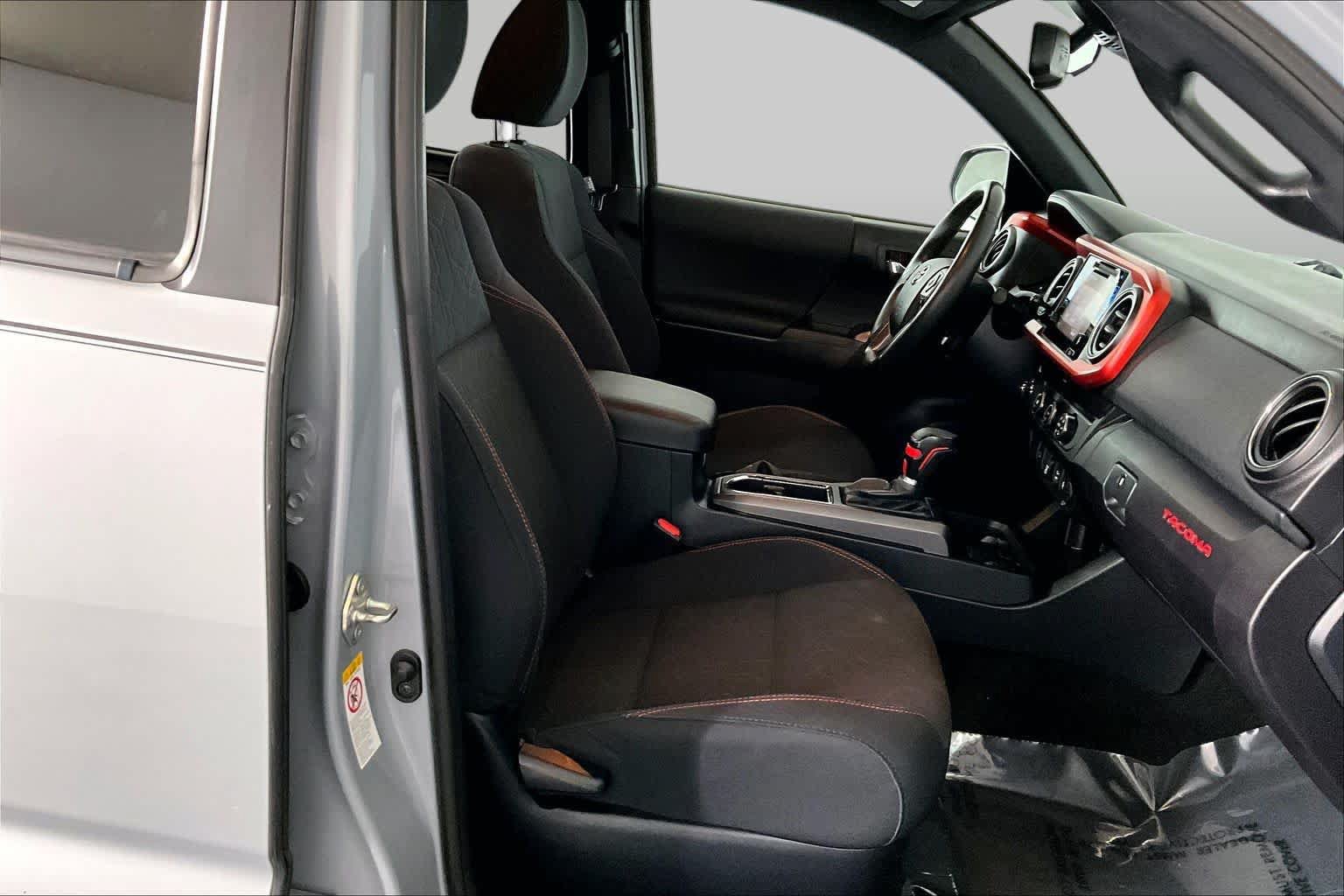 Used 2019 Toyota Tacoma TRD Off-Road AWD/4WD image 8