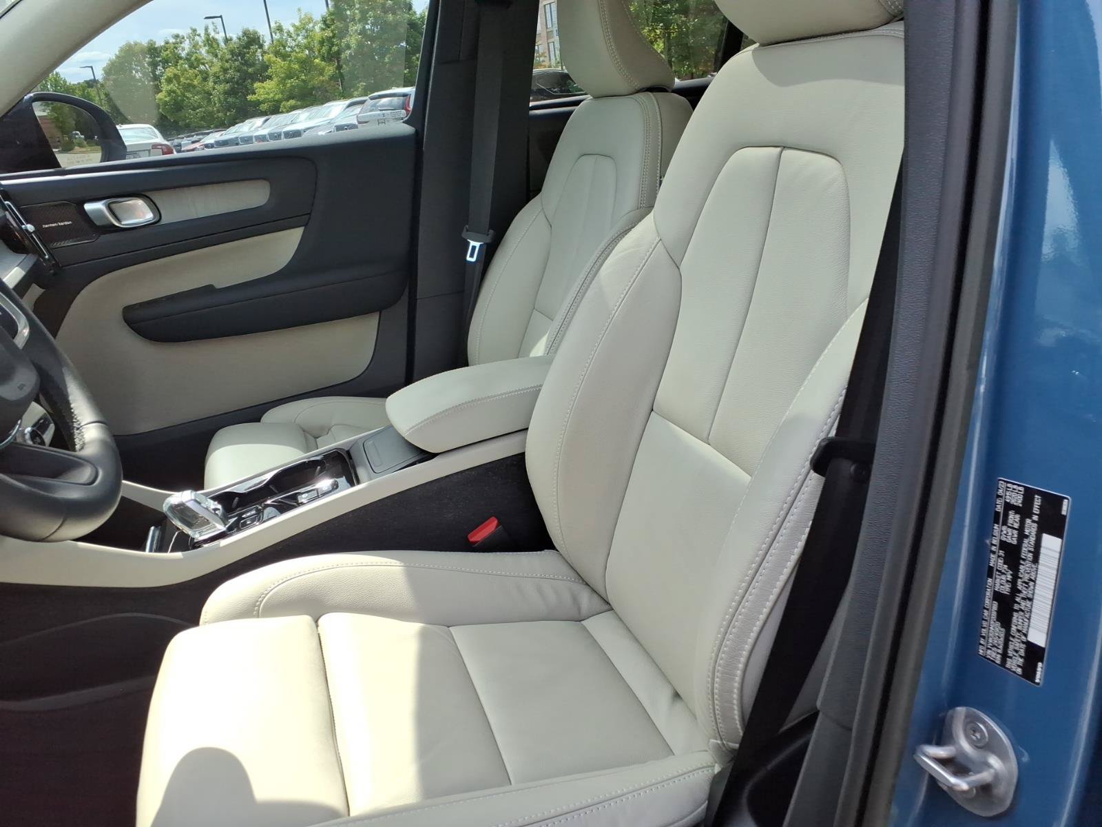 Certified 2023 Volvo XC40 B4 Ultimate FWD image 19