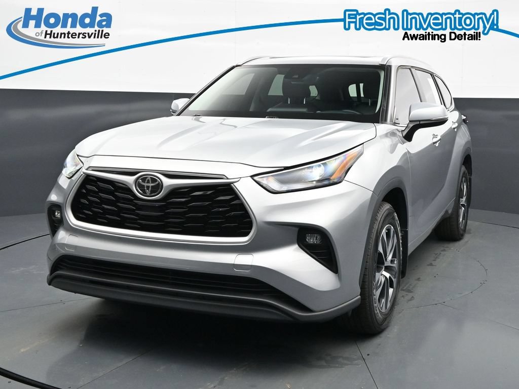 Used 2024 Toyota Highlander XLE FWD image 8