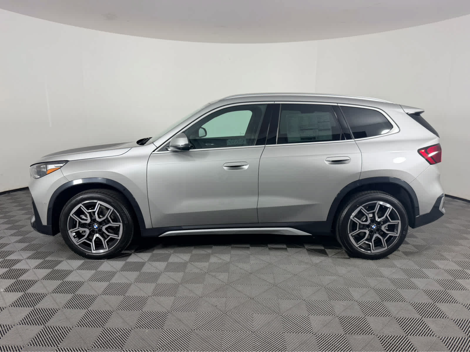 New 2027 BMW X1 xDrive28i AWD/4WD image 6