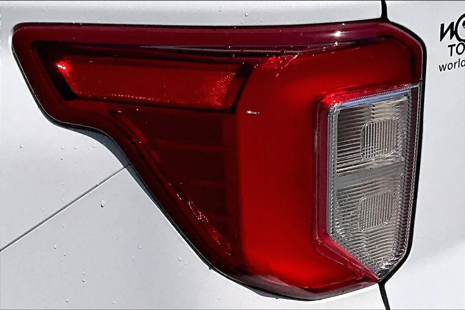 Used 2024 Ford Explorer XLT AWD/4WD image 29