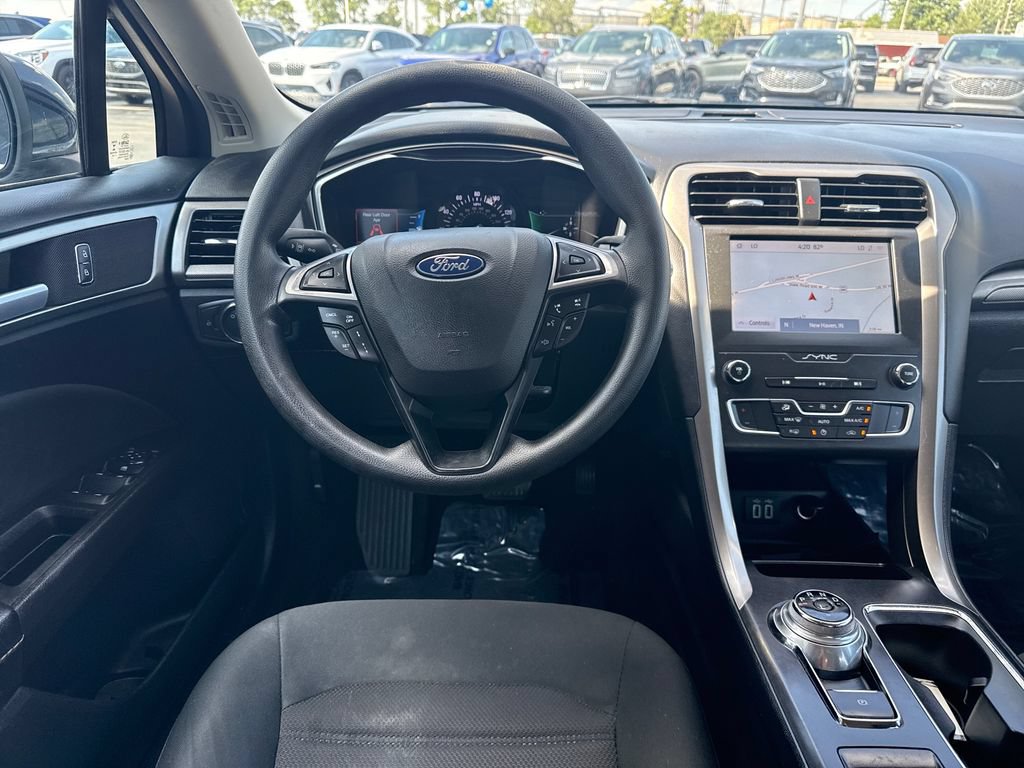 Used 2020 Ford Fusion SE FWD image 9