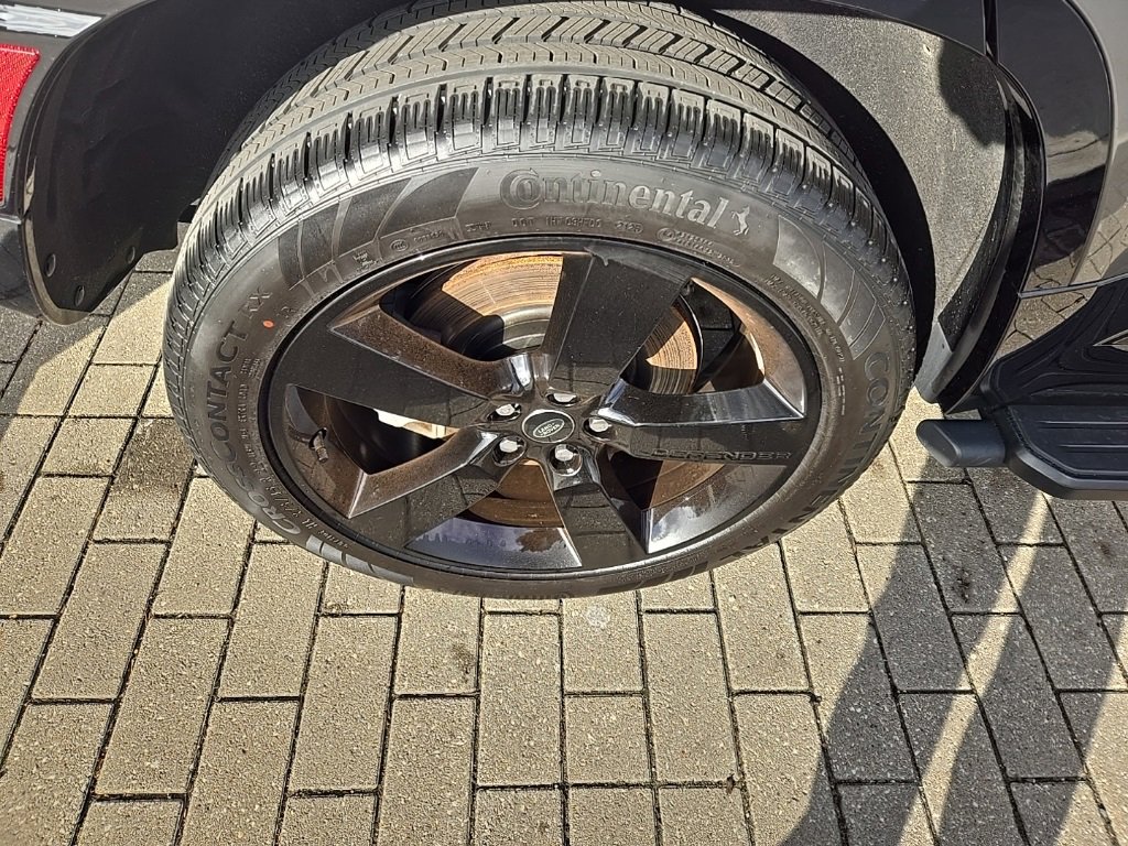 Used 2024 Land Rover Defender 110 X-Dynamic SE image 12