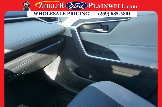 Used 2022 Toyota RAV4 XLE image 32