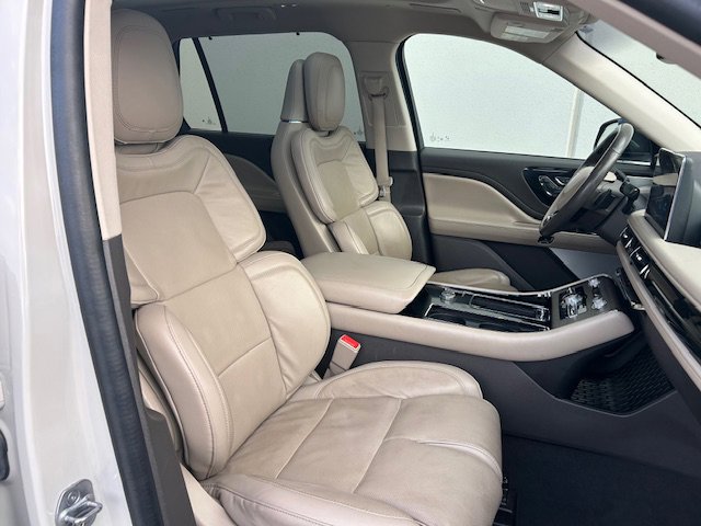 Used 2023 Lincoln Aviator Reserve w/ Equipment Group 201A image 8