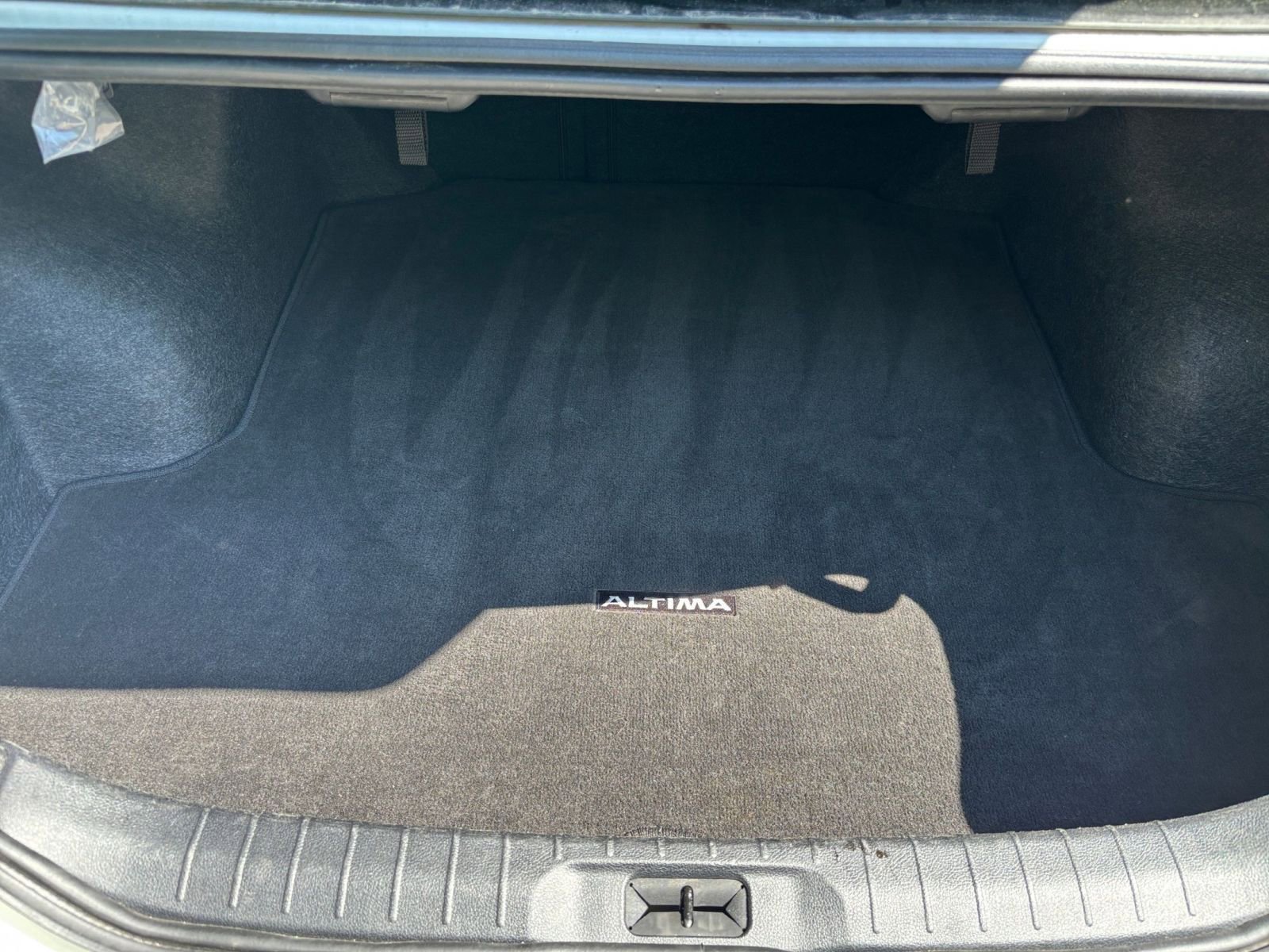 Used 2025 Nissan Altima 2.5 SV FWD image 30