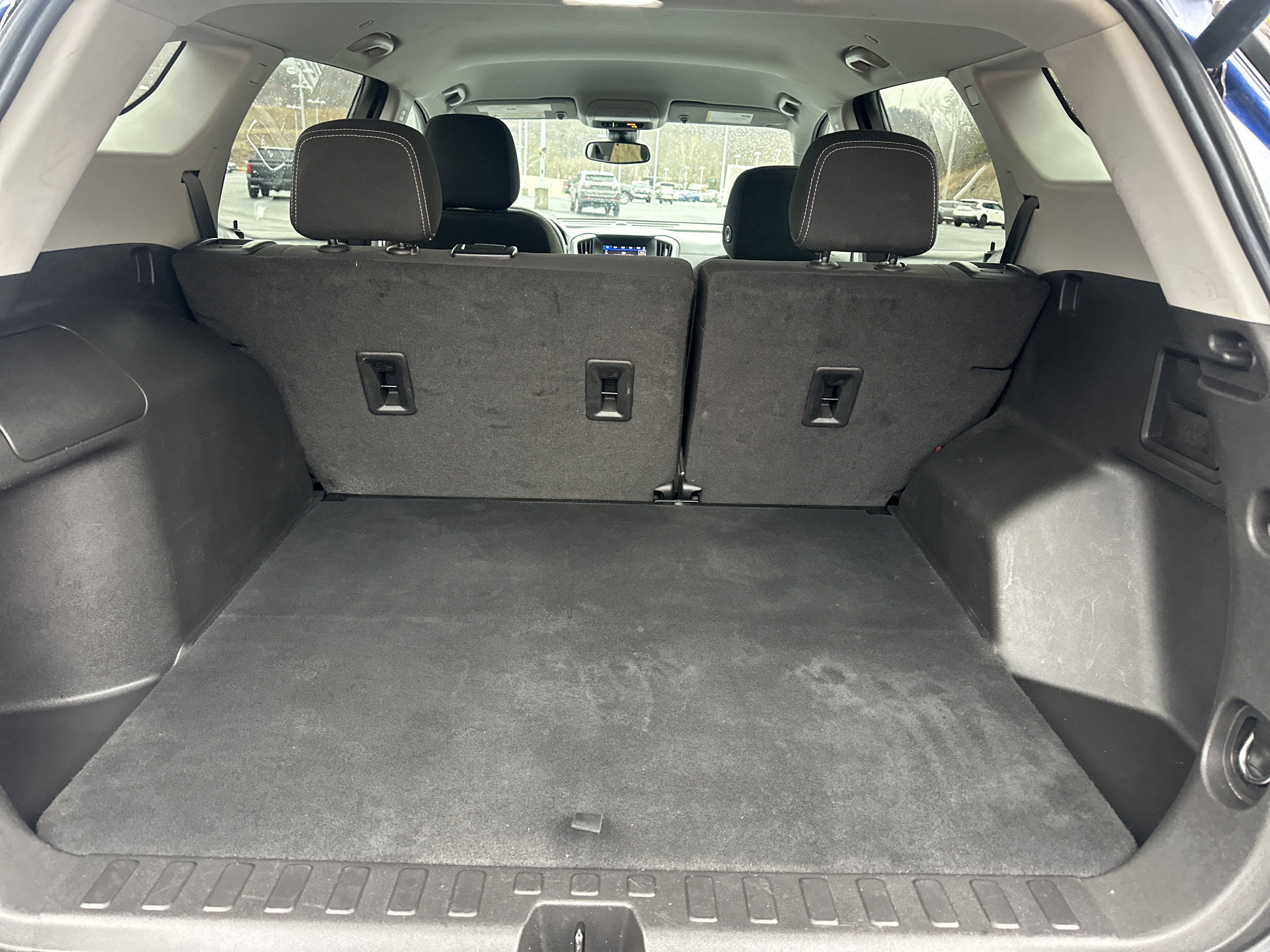 Used 2022 GMC Terrain SLE w/ Driver Convenience Package image 4