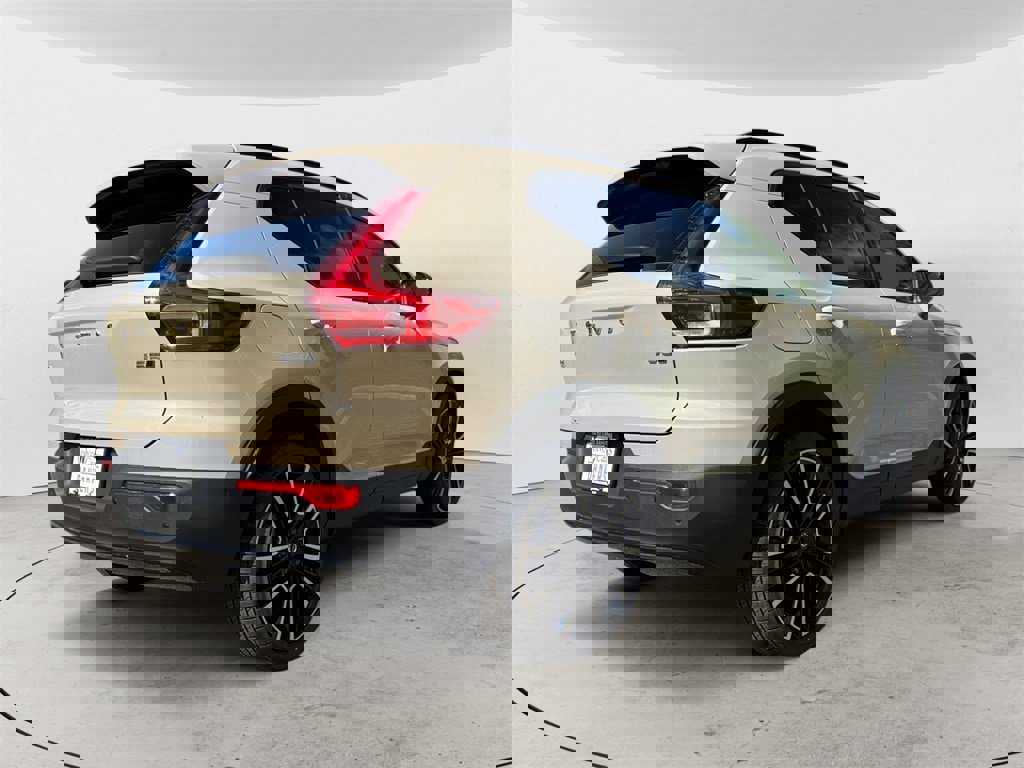 New 2025 Volvo XC40 B5 Ultra w/ Climate Package image 6