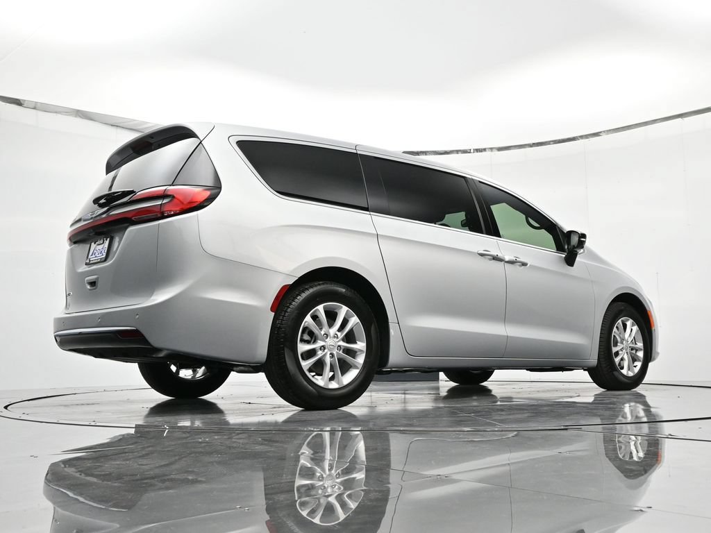 New 2026 Chrysler Pacifica Select FWD image 37