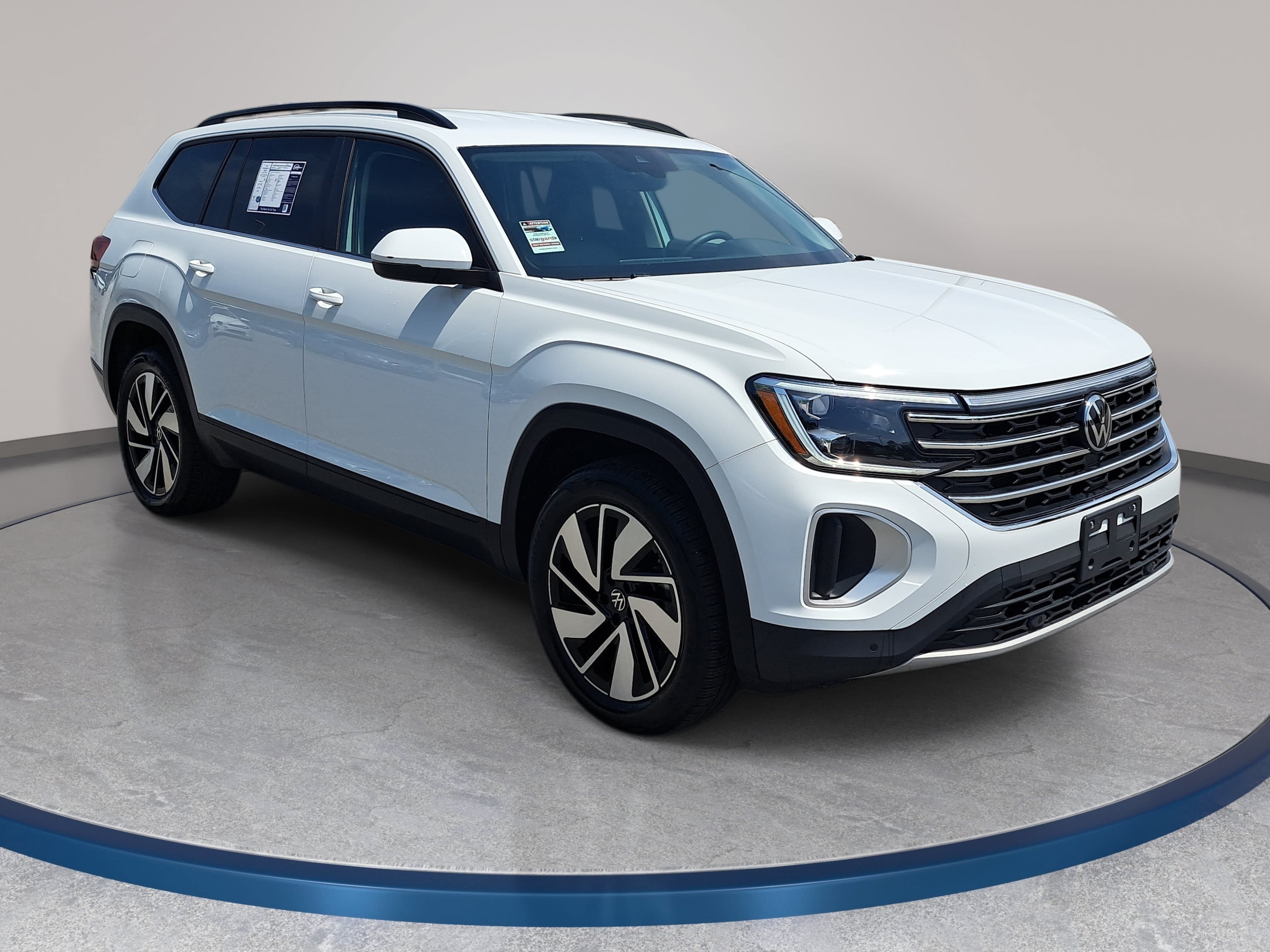 Used 2025 Volkswagen Atlas SE AWD/4WD image 3