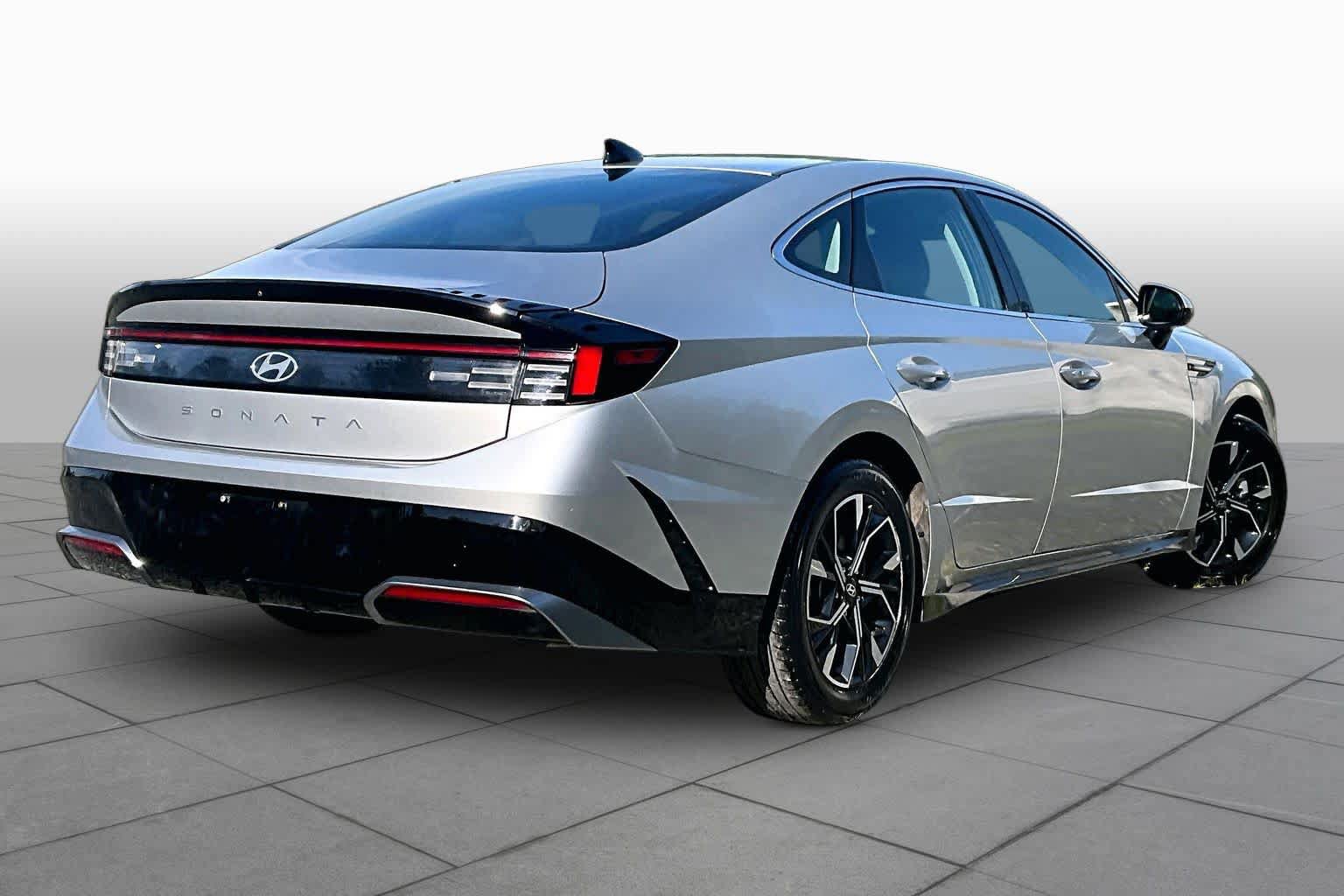 Used 2025 Hyundai Sonata SEL FWD image 13