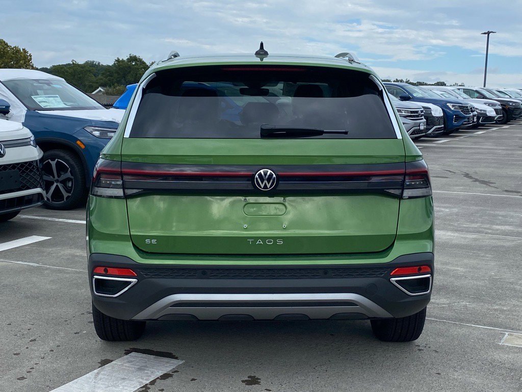 New 2025 Volkswagen Taos SE image 4