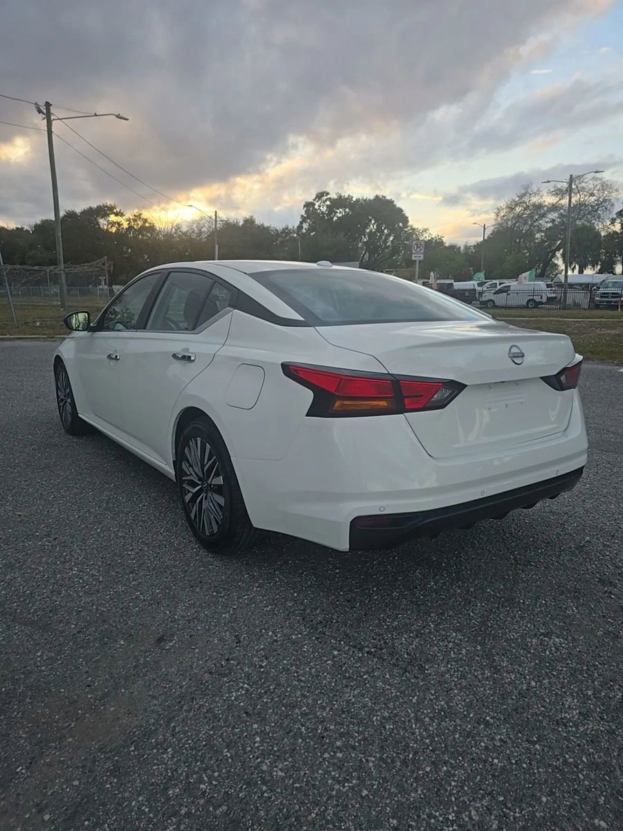 Used 2025 Nissan Altima 2.5 SV image 4