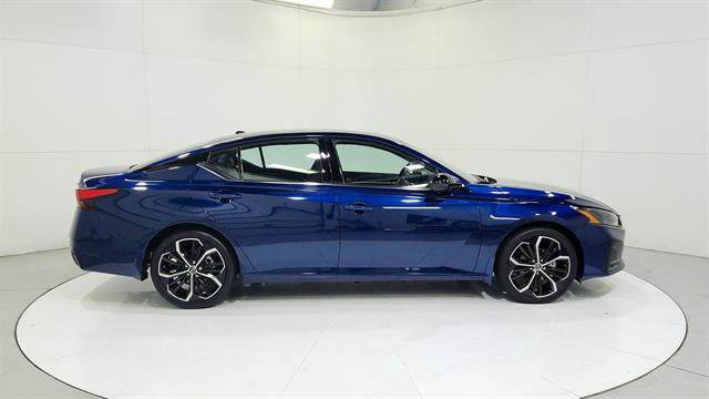 Certified 2023 Nissan Altima 2.5 SR w/ SR Premium Package image 9