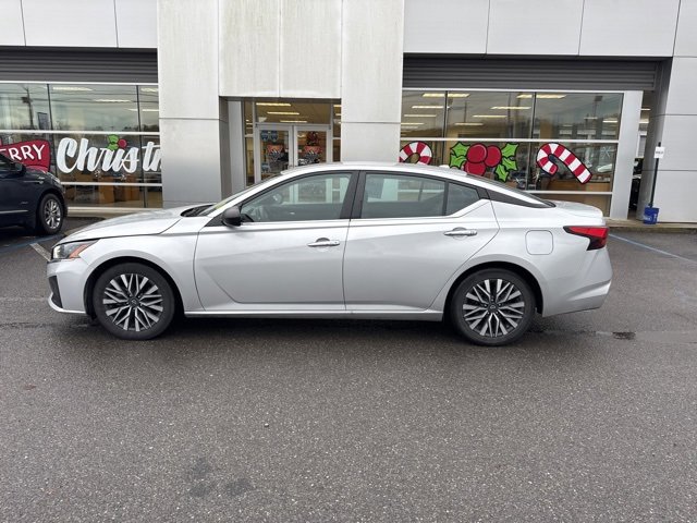 Used 2024 Nissan Altima 2.5 SV image 2