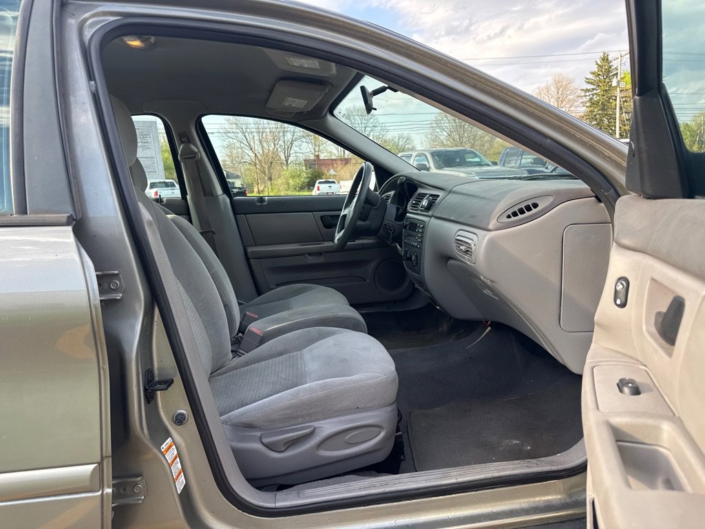 Used 2004 Ford Taurus SE FWD image 11