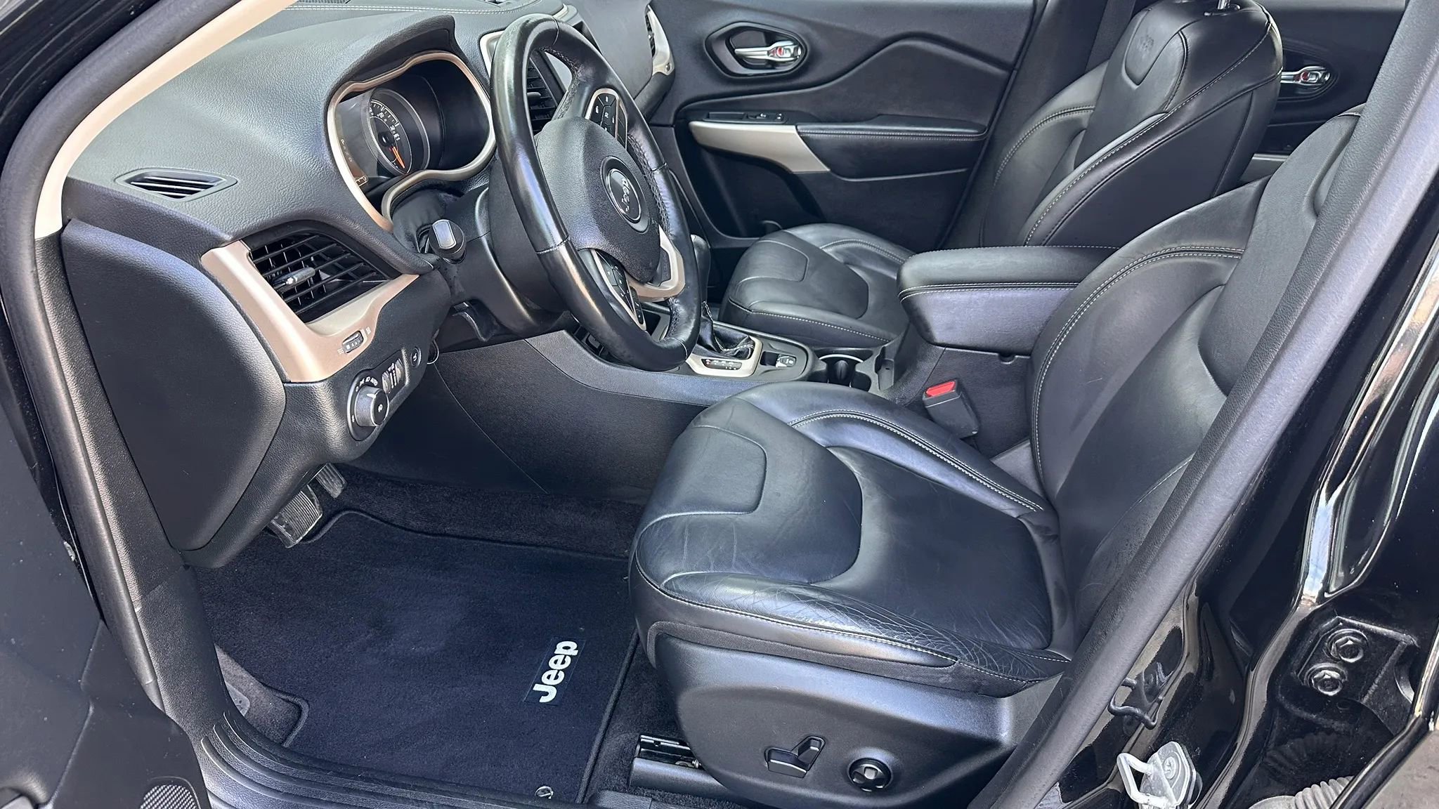 Used 2018 Jeep Cherokee Limited w/ High Altitude Package image 11