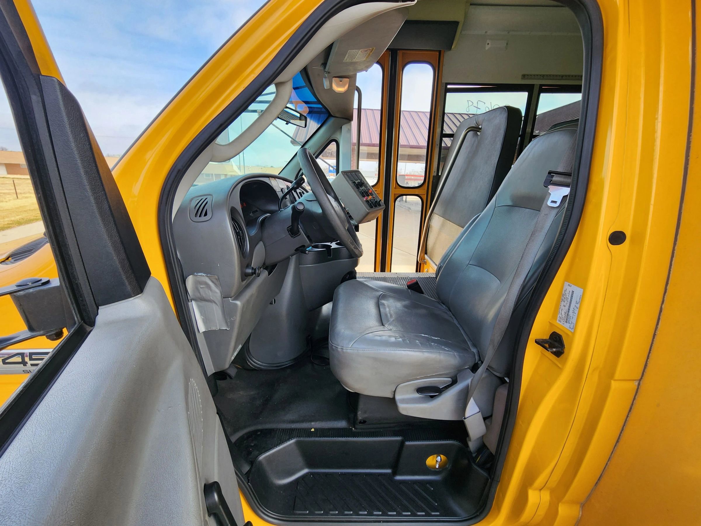 Used 2006 Ford E-450 and Econoline 450 E450 Cube Van 14'-18' image 26