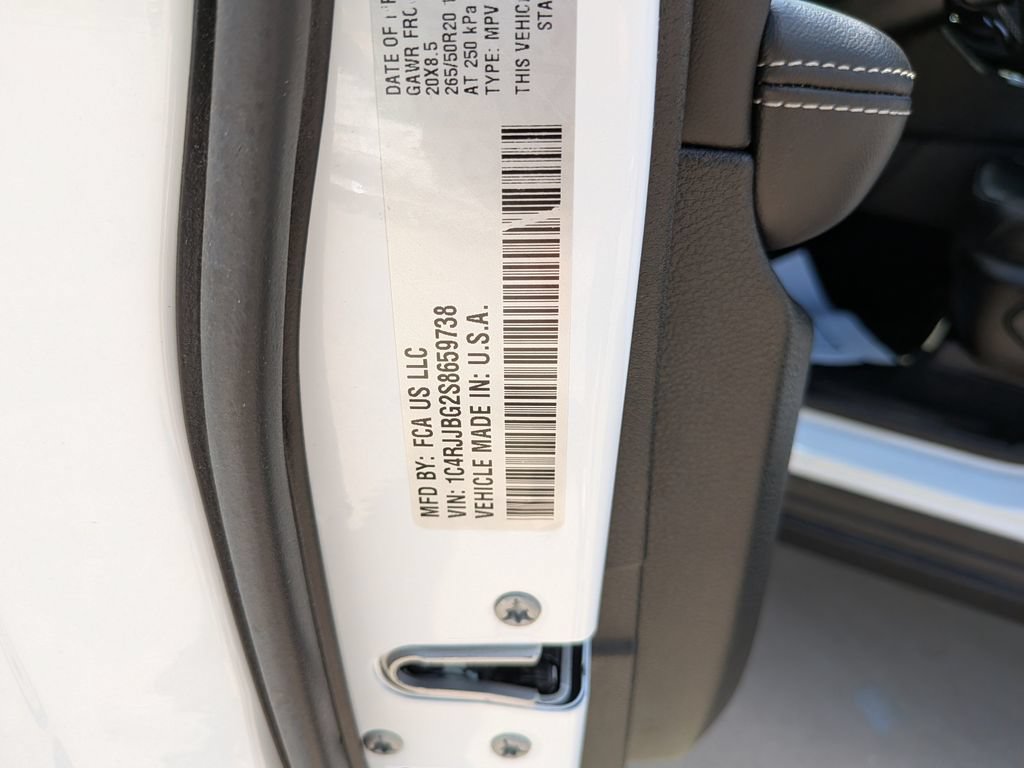 Used 2025 Jeep Grand Cherokee L Limited w/ Black Appearance Package RWD image 40