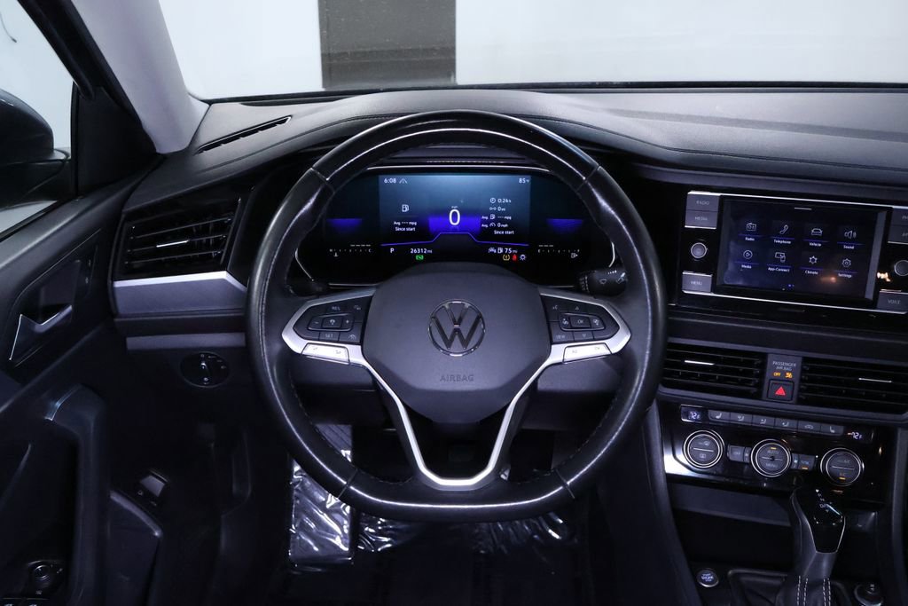 Used 2022 Volkswagen Jetta SE w/ Panoramic Sunroof Package image 17
