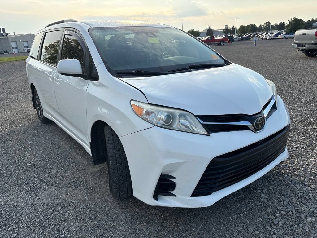 Used 2019 Toyota Sienna LE AWD/4WD image 13