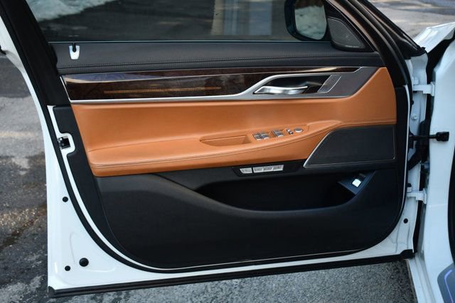 Used 2018 BMW 740i xDrive image 16
