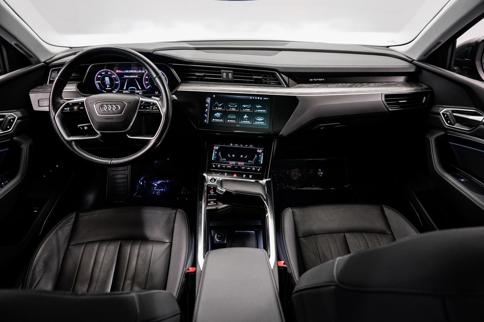 Used 2021 Audi e-tron Premium Plus w/ Premium Plus Package AWD/4WD image 18