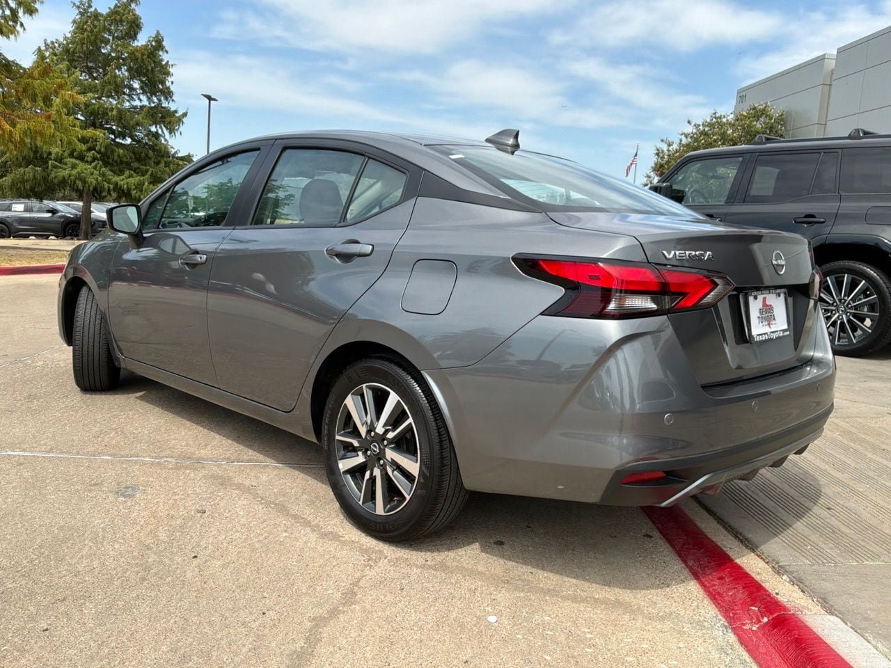 Used 2025 Nissan Versa SV FWD image 8