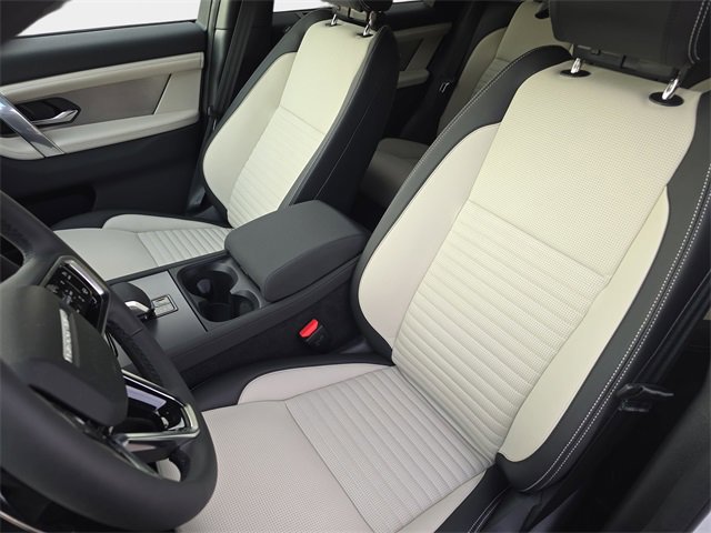 New 2025 Land Rover Discovery Sport Dynamic SE image 11